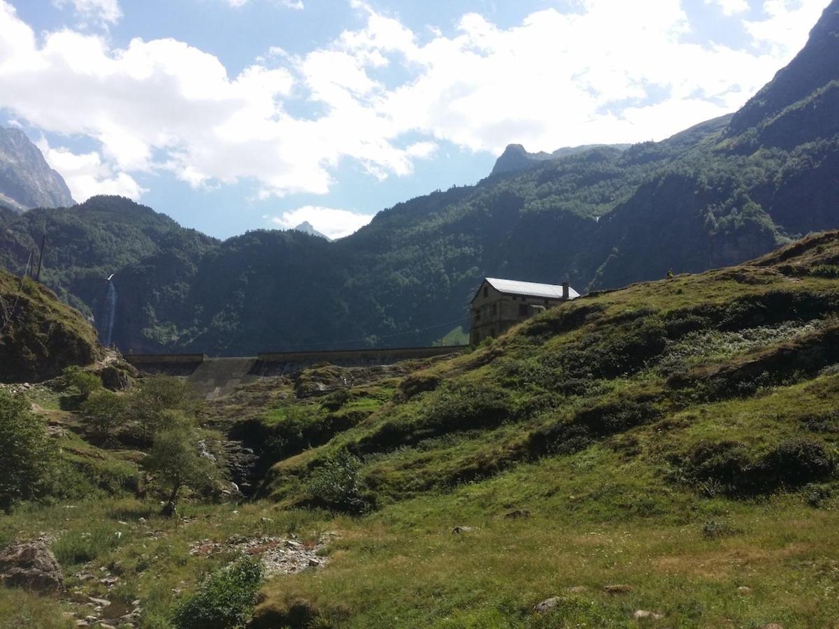 Appartement T2 4 Personnes Wifi Et Climatisation Bagnères-de-Luchon Exteriör bild